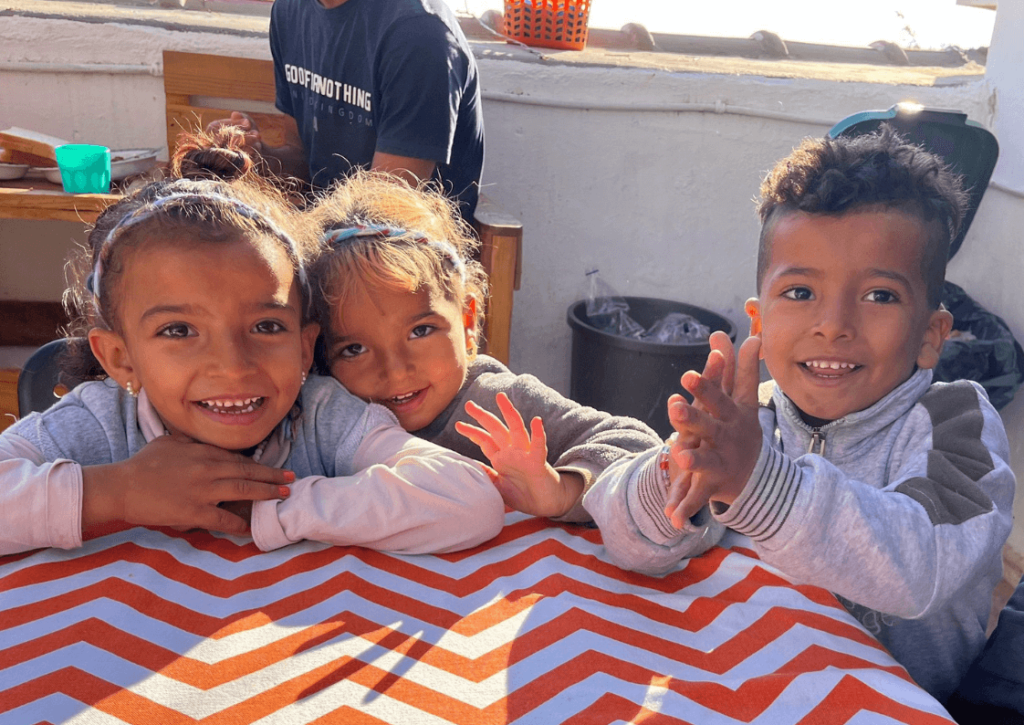 Enfants à La Maison, mineurs étrangers camp samos zervou vathy grèce