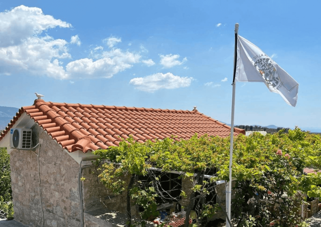 "La Maison" à Samos louée par L'AASIA On The Road, plateau de Zervou loin de Vathy, capitale de l'île de Samos en grèce