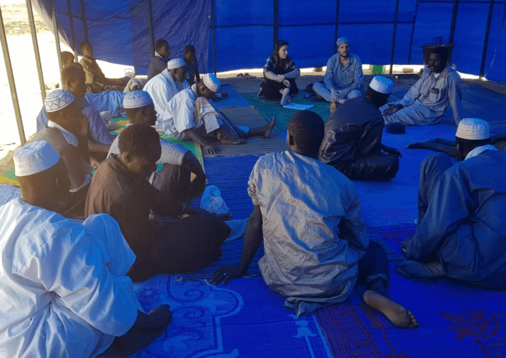 Groupe de parole et d'écoute empathique, hommes demandeurs d'asile, réfugiés, migrants dans l'ancienne jungle de Samos en Grèce