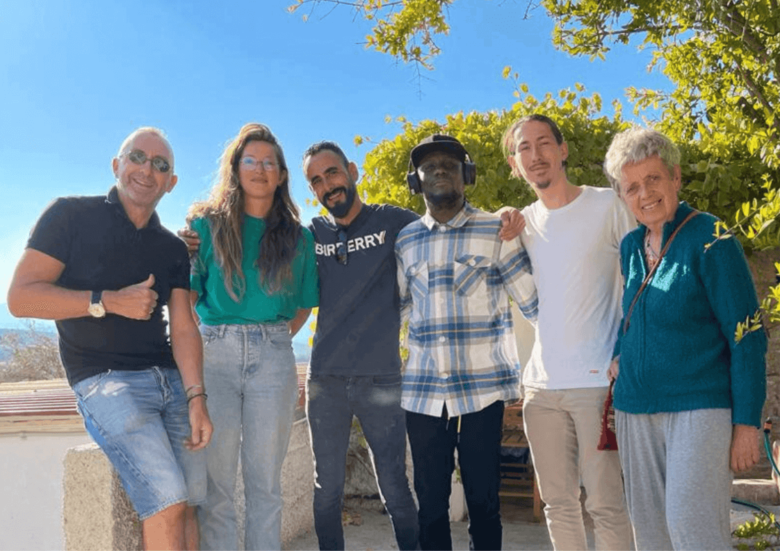 Equipe de la maison AASIA ON THE ROAD SAMOS GRECE